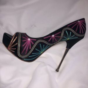 NC  Elegant high heel shoe .